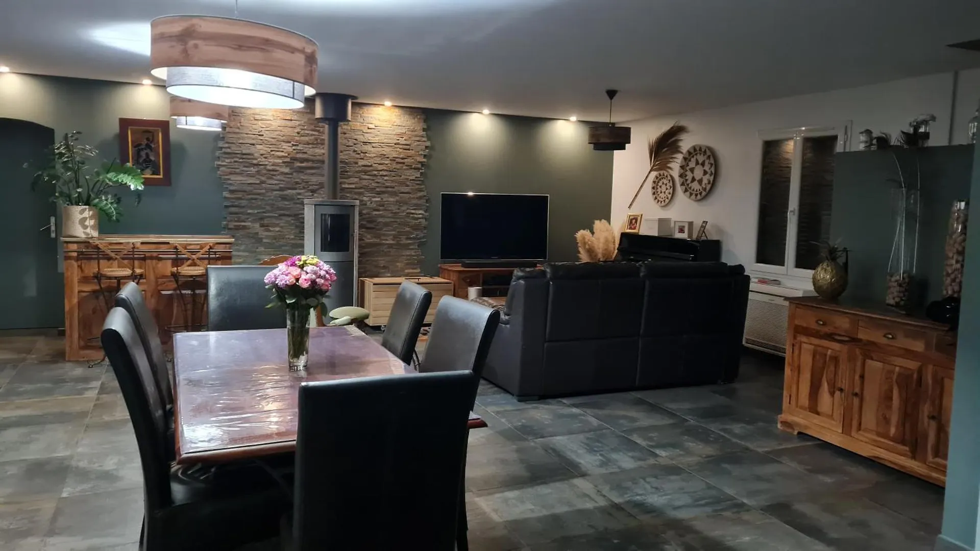 Les Lauriers Fleuris Bed & Breakfast Meounes-les-Montrieux France
