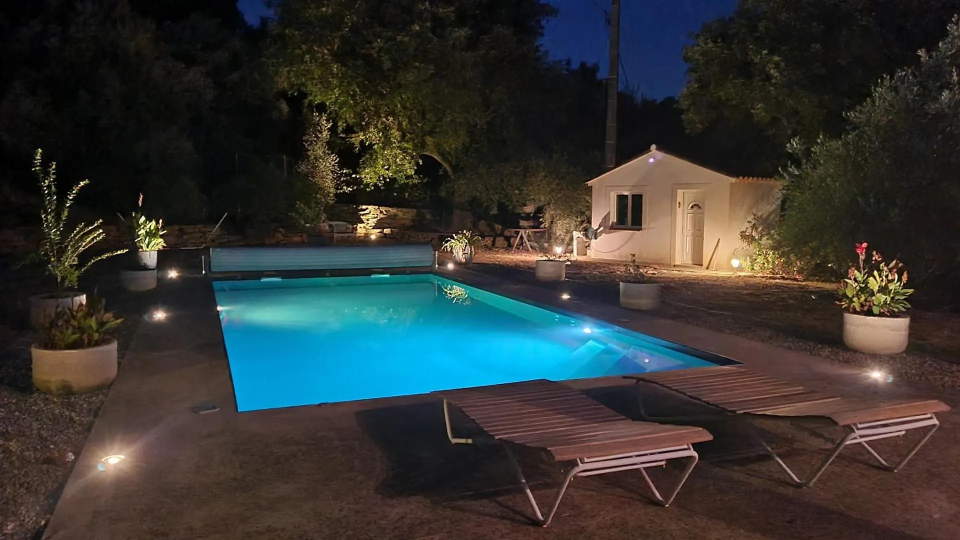 Les Lauriers Fleuris Bed & Breakfast Meounes-les-Montrieux 0*,  France