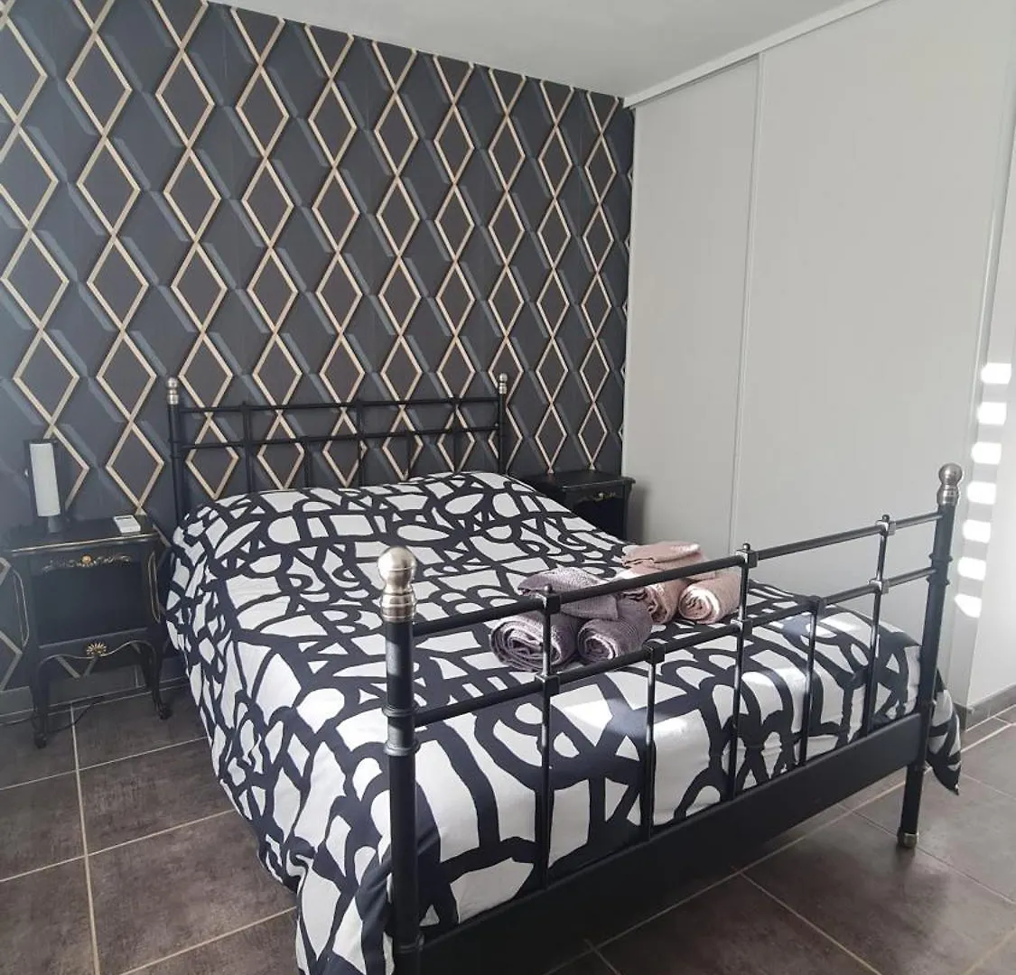 Les Lauriers Fleuris Bed & Breakfast Meounes-les-Montrieux