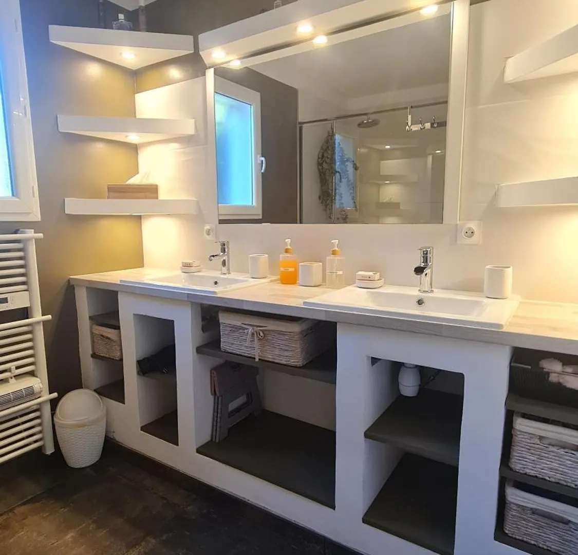 Les Lauriers Fleuris Bed & Breakfast Meounes-les-Montrieux